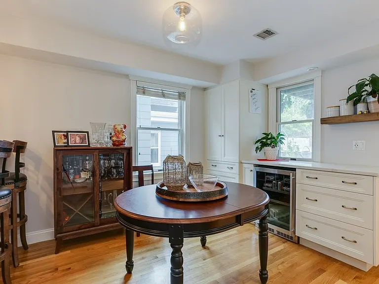 214 W 7th St #2L — Photo 38