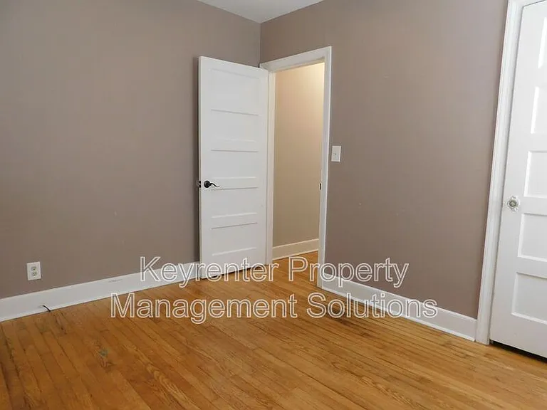 325 James Ave — Photo 21