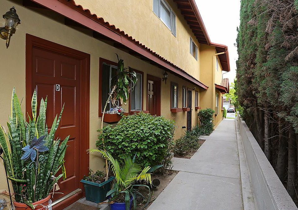 1st image of 727 E Tujunga Ave Unit D