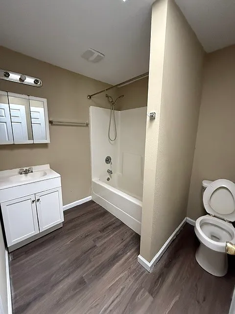 2 bed, 1.0 bath, $950 — Photo 4