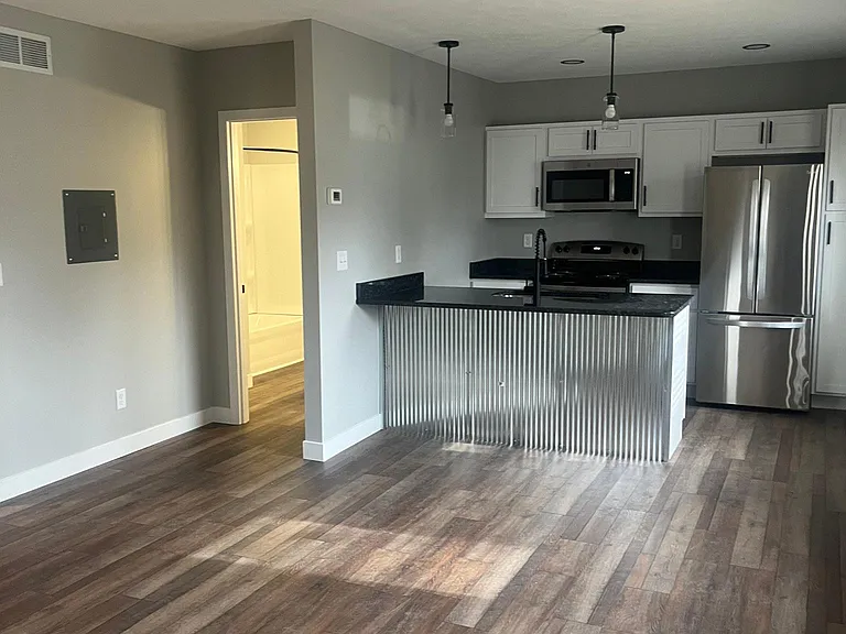129 N West St #C — Photo 15