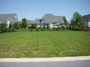 655 Goose Neck Dr, Lititz, PA 17543