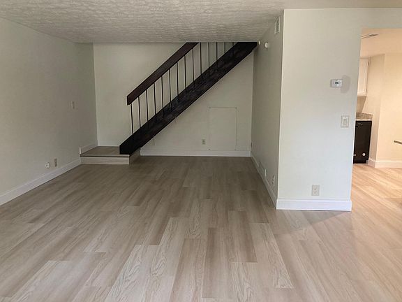 4th image of 567 Tollis Pkwy