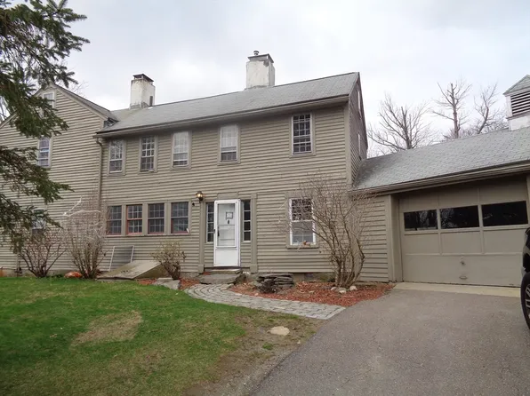 68 Hill St, Leominster, MA 01453
