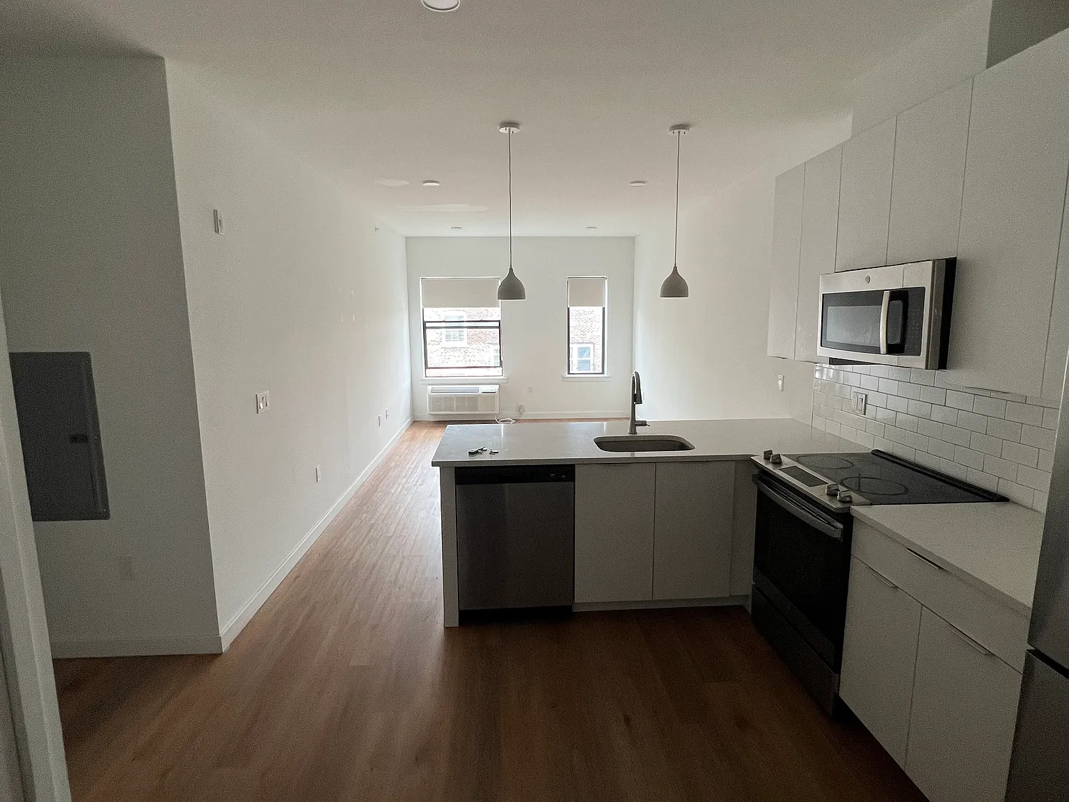 2 bed, 1057 sqft, $2,545 — Photo 3
