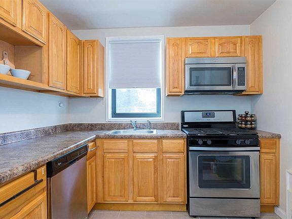 5th image of 209-10 41st Ave #2S
