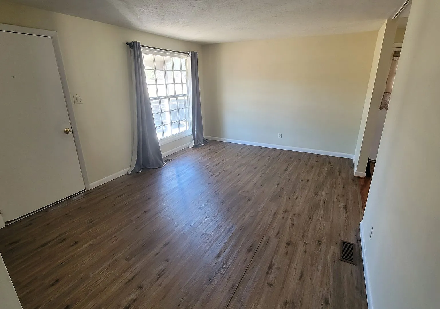 3br Ranch home on large lot — Photo 4