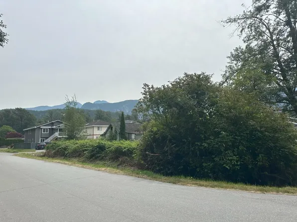 38896 Newport Rd, Squamish, BC V8B 0E8