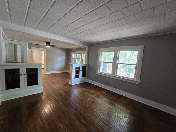 3rd image of 543 Sumner St