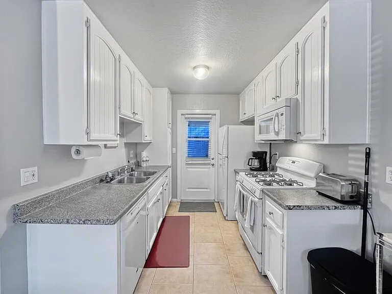 5118 Savannah St — Photo 10