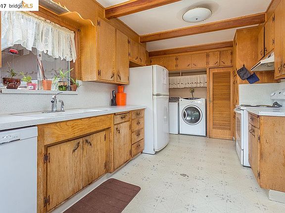 5th image of 625 W 11th St