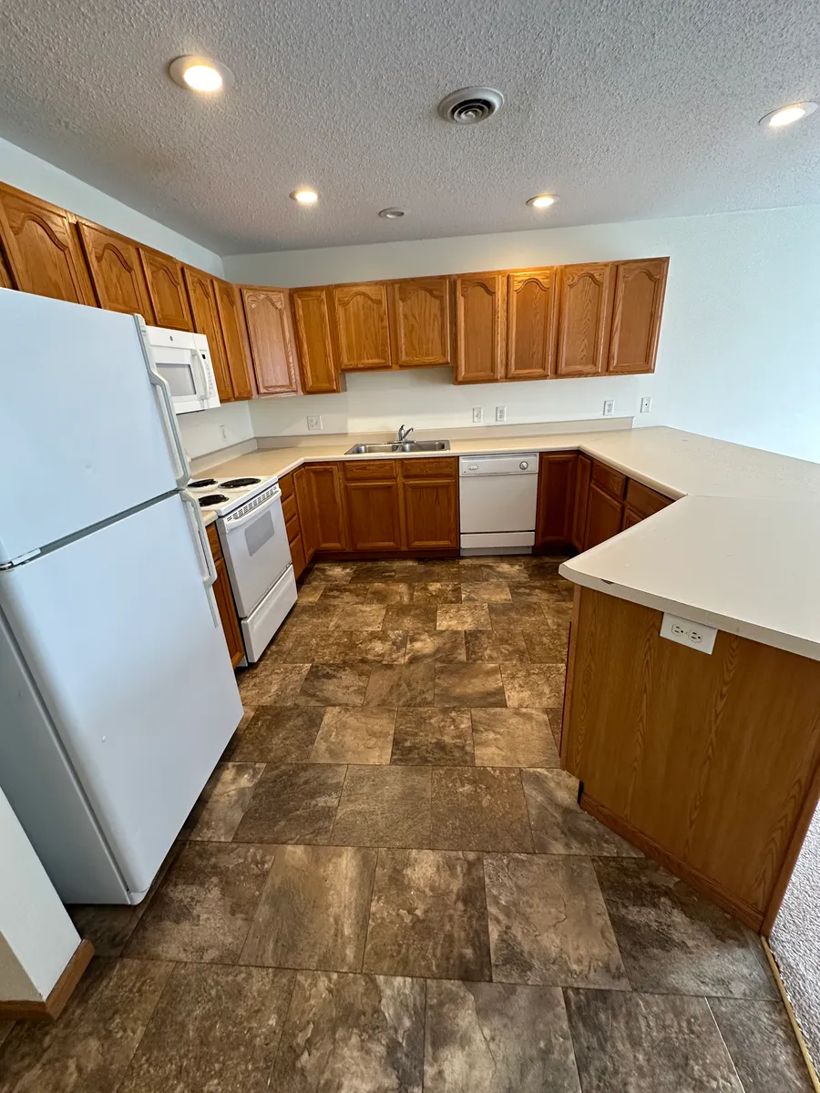 Kitchen - main floor - 663 Agency Rd