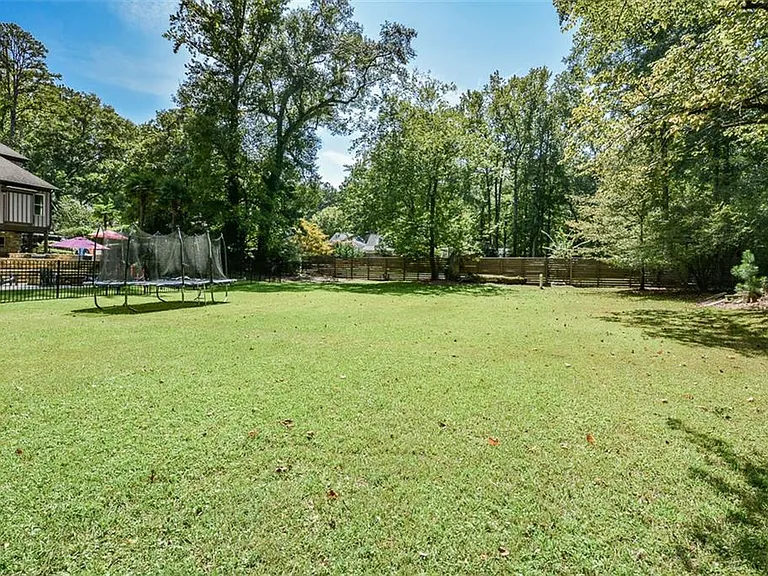 2210 Spalding Dr — Photo 12