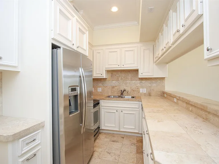 2701 Helena St #202 — Photo 11