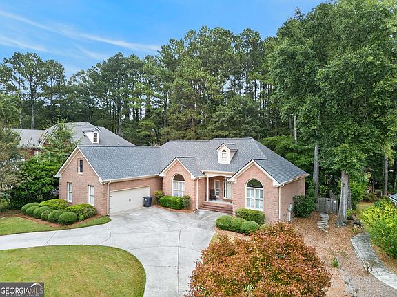 2nd image of 403 Magnolia Ct
