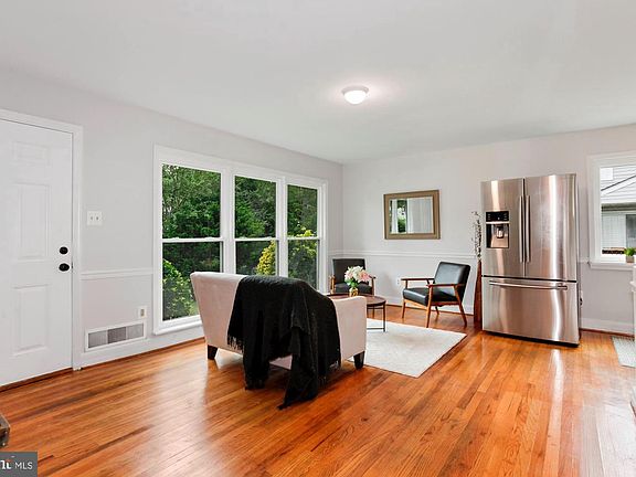 3rd image of 6601 Berkshire Dr