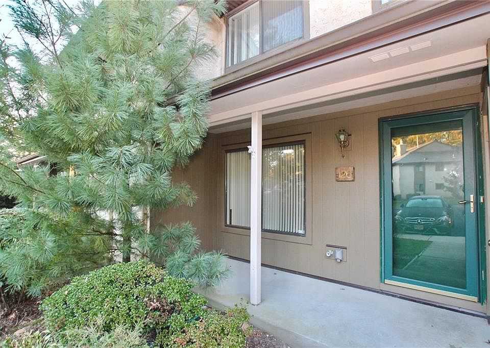1st image of 126 Hampshire Dr