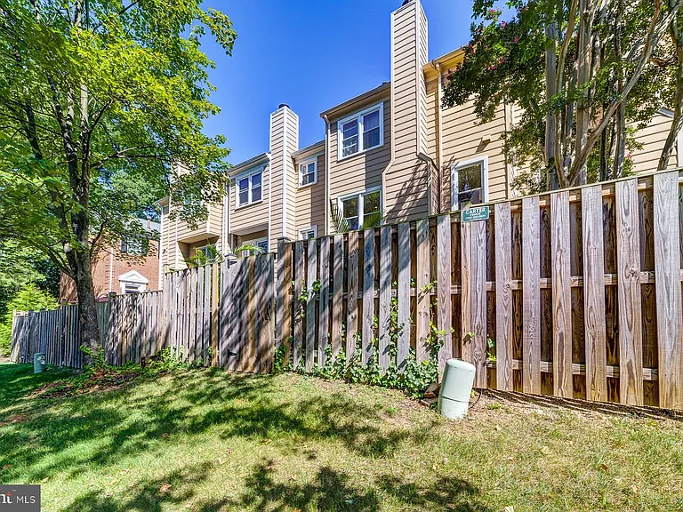 8 Carriage House Cir — Photo 67