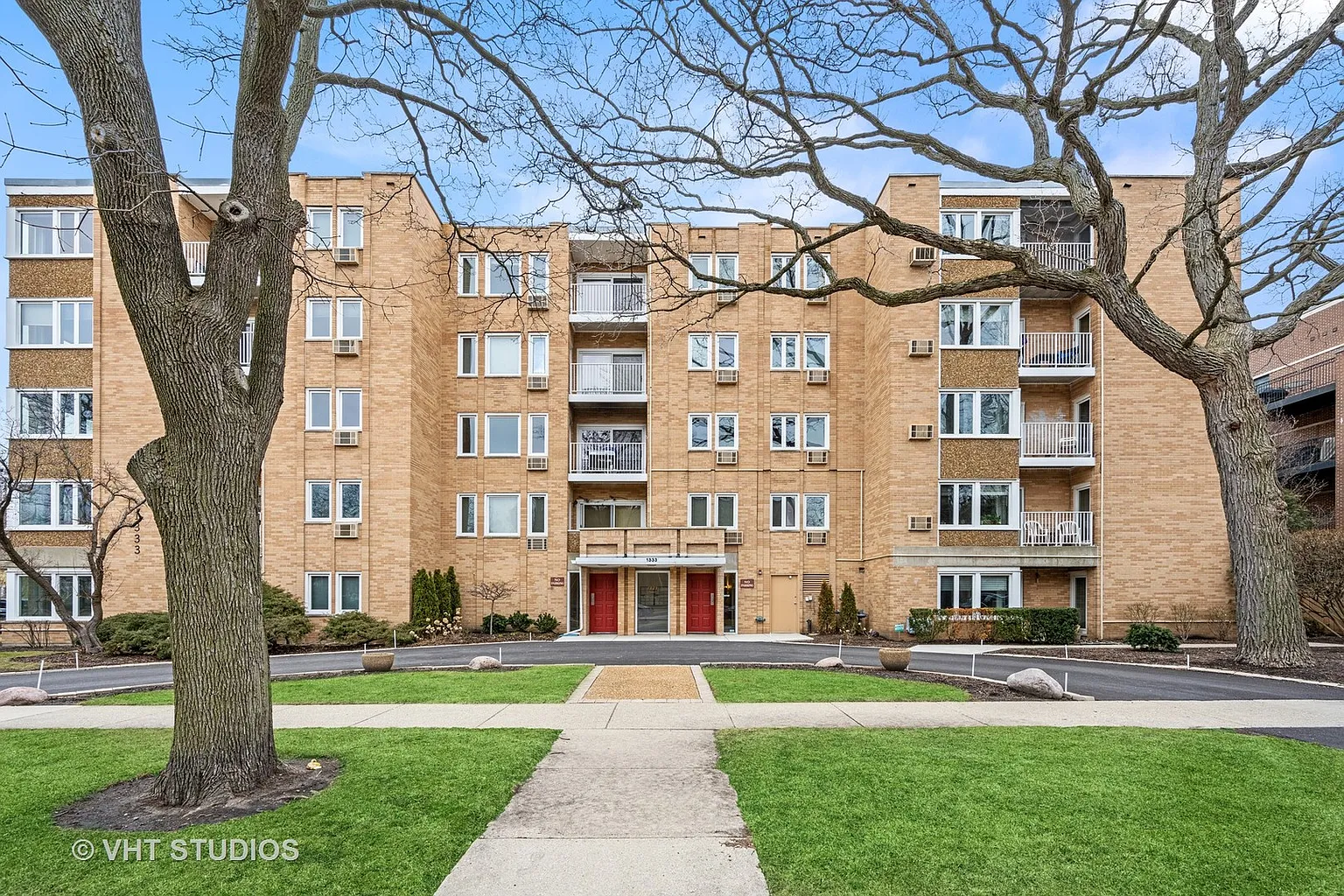 1333 Maple Ave APT 5D photo 1