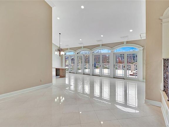 5th image of 52 Lakeshore Dr