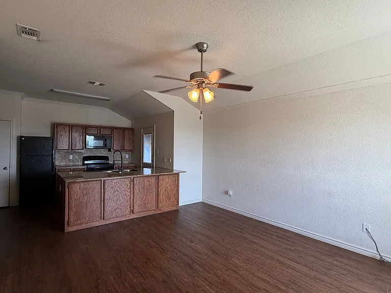 403 Olaf Dr #B — Photo 4