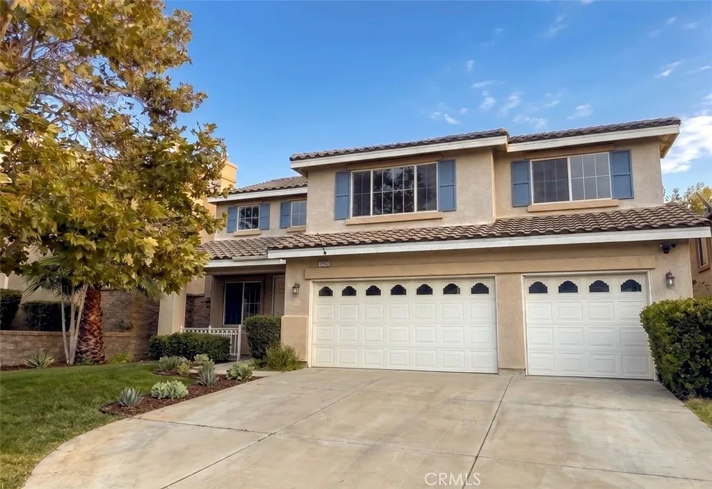 5 bed, 2.5 bath, 3683 sqft, $4,300 — Photo 1