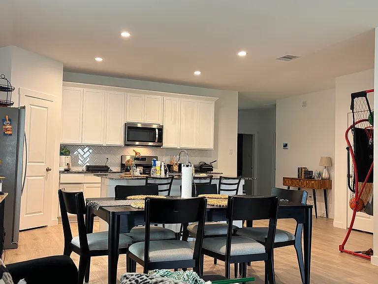7811 Sanremo Dr — Photo 2