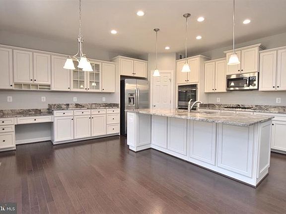 2nd image of 1008 Menlow Dr NE