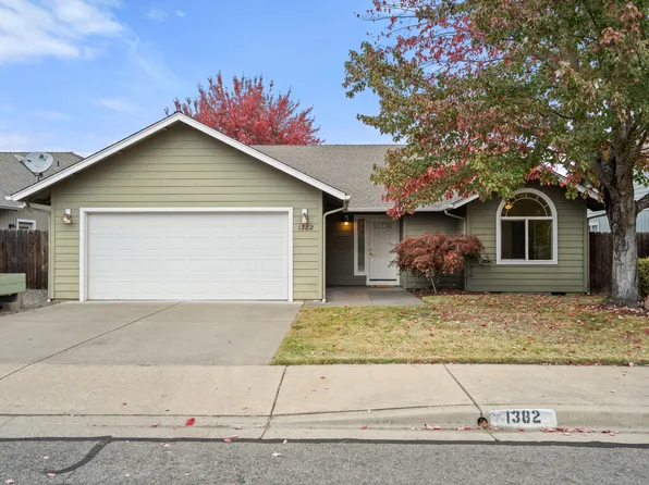 1382 Andy Griffith Dr, Grants Pass, OR 97527