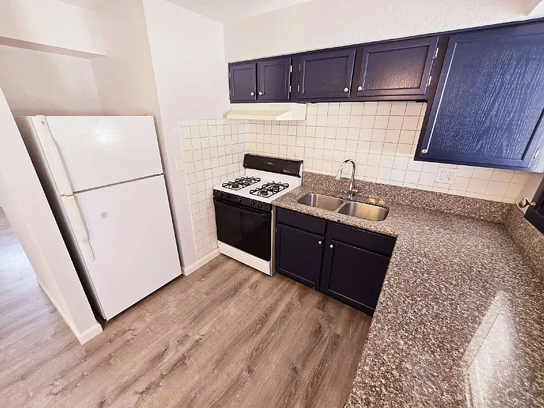 4360 Twin View Cir #3 — Photo 19