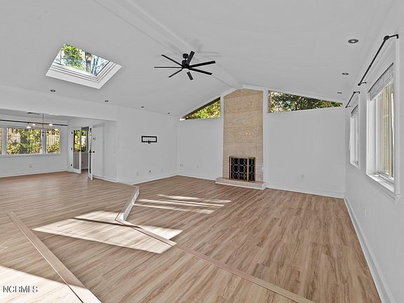 4th image of 1909 Forest Hill Drive