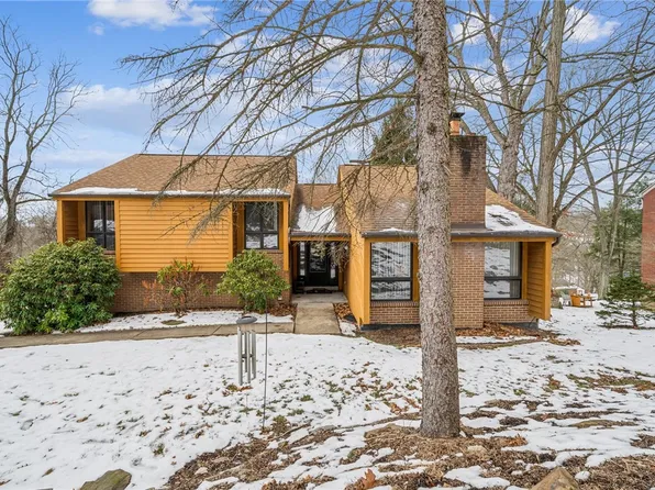166 Sunset Dr, Penn Hills, PA 15235