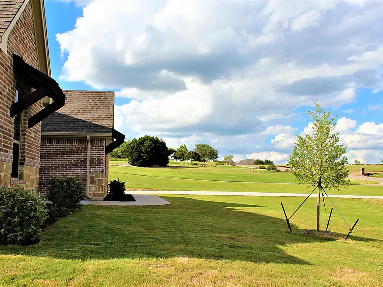 2404 Wills Way Dr — Photo 10
