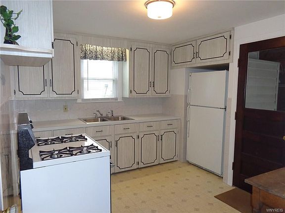 5th image of 188 Hinds St