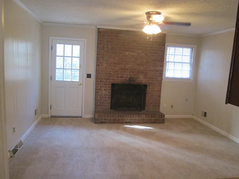 105 Landford Ct — Photo 4