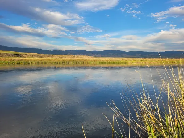 392 River Rd, Grace, ID 83241