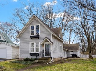 928 Kendall St, Geneva, IL 60134