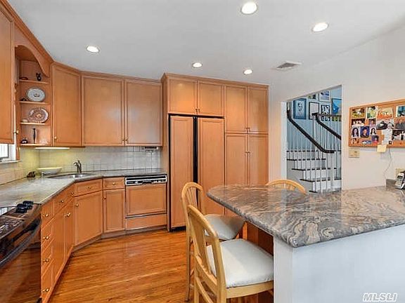 3rd image of 34 Irene Ln E