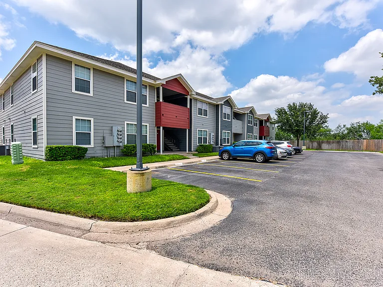Redbud Place Apartments — Photo 12