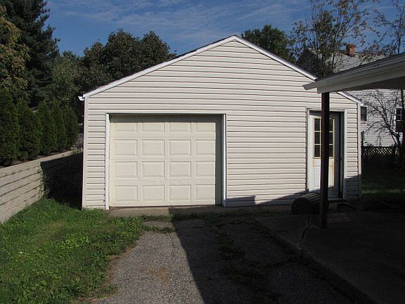2nd image of 905 Grace St