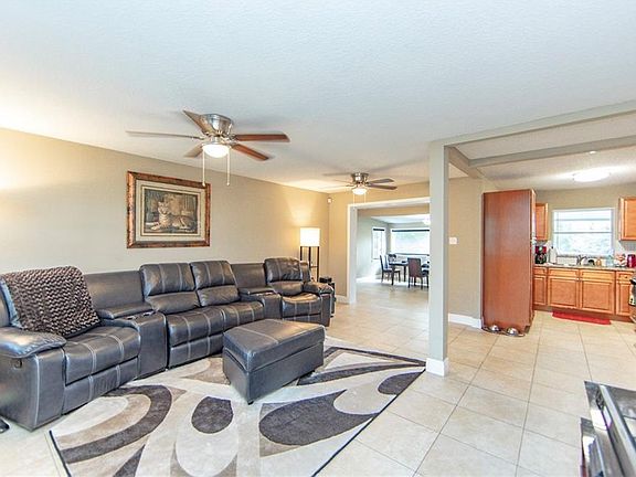 4th image of 233 Cosmos Dr