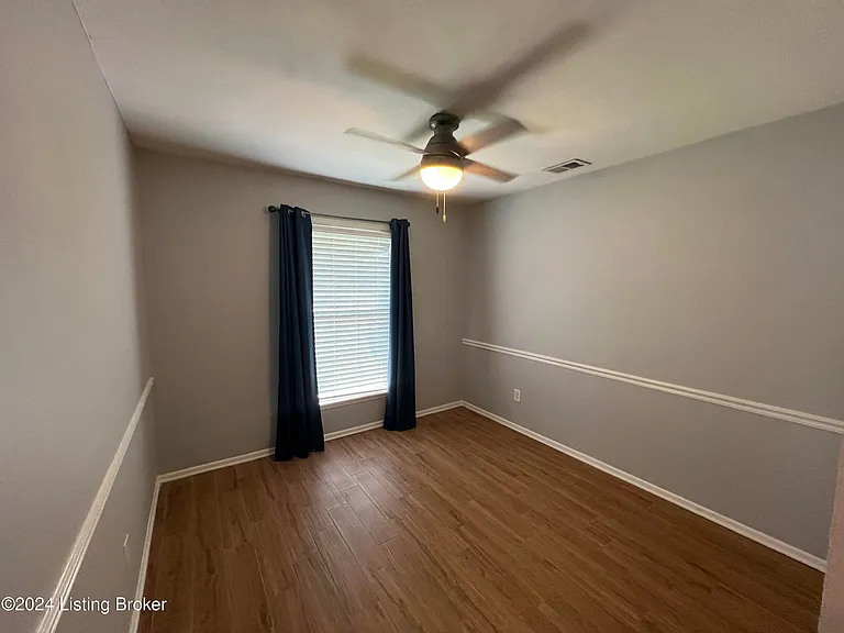 2307 Medford Ln — Photo 12