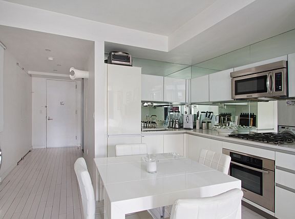 4th image of 425 E 13th St APT 6D