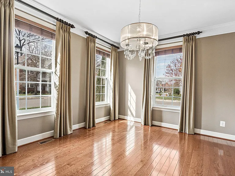 4561 Rona Pl — Photo 11