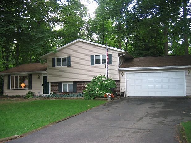 1st image of 6922 Shelley Dr
