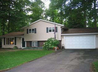 6922 Shelley Dr, Madison, OH 44057