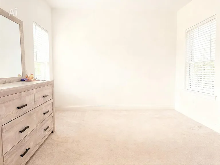 2303 Paddington St — Photo 11
