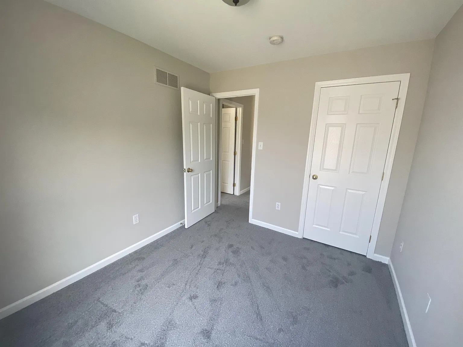 517 East Linden - 517 — Photo 2