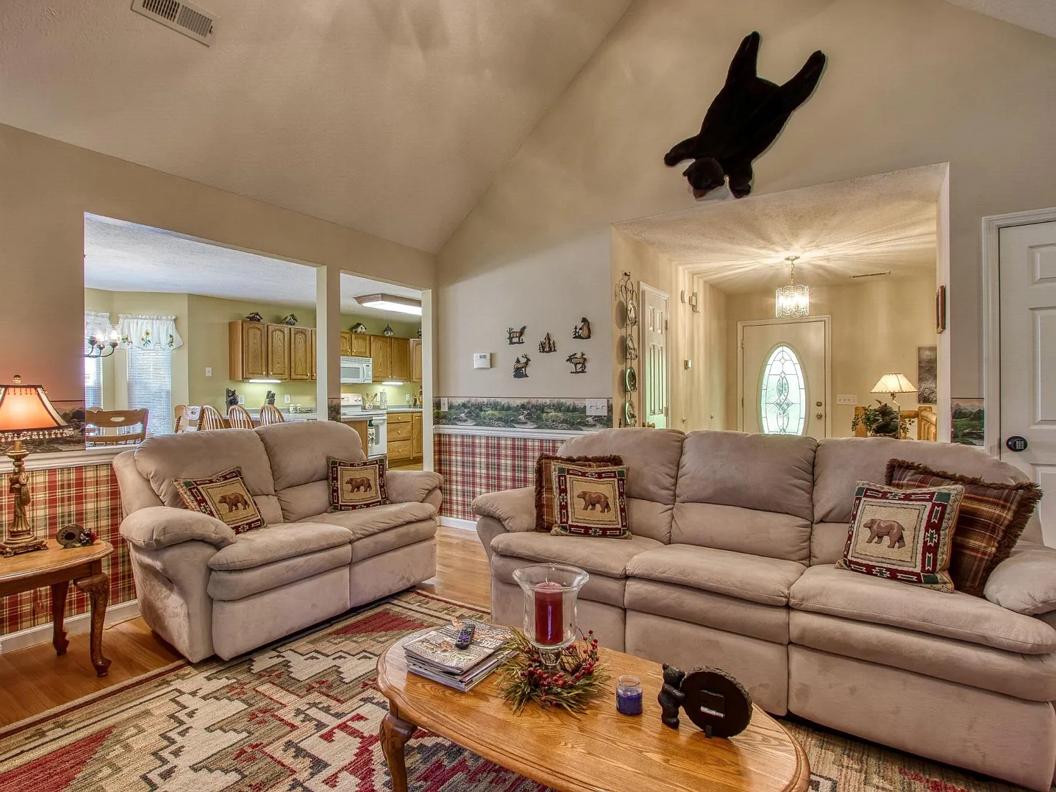 5 bed, 3.5 bath, 2000 sqft, $3,700 — Photo 3