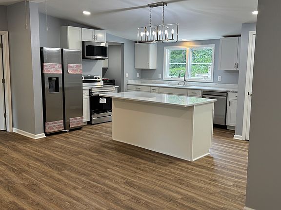 3rd image of 314 Fawn Lake Ln